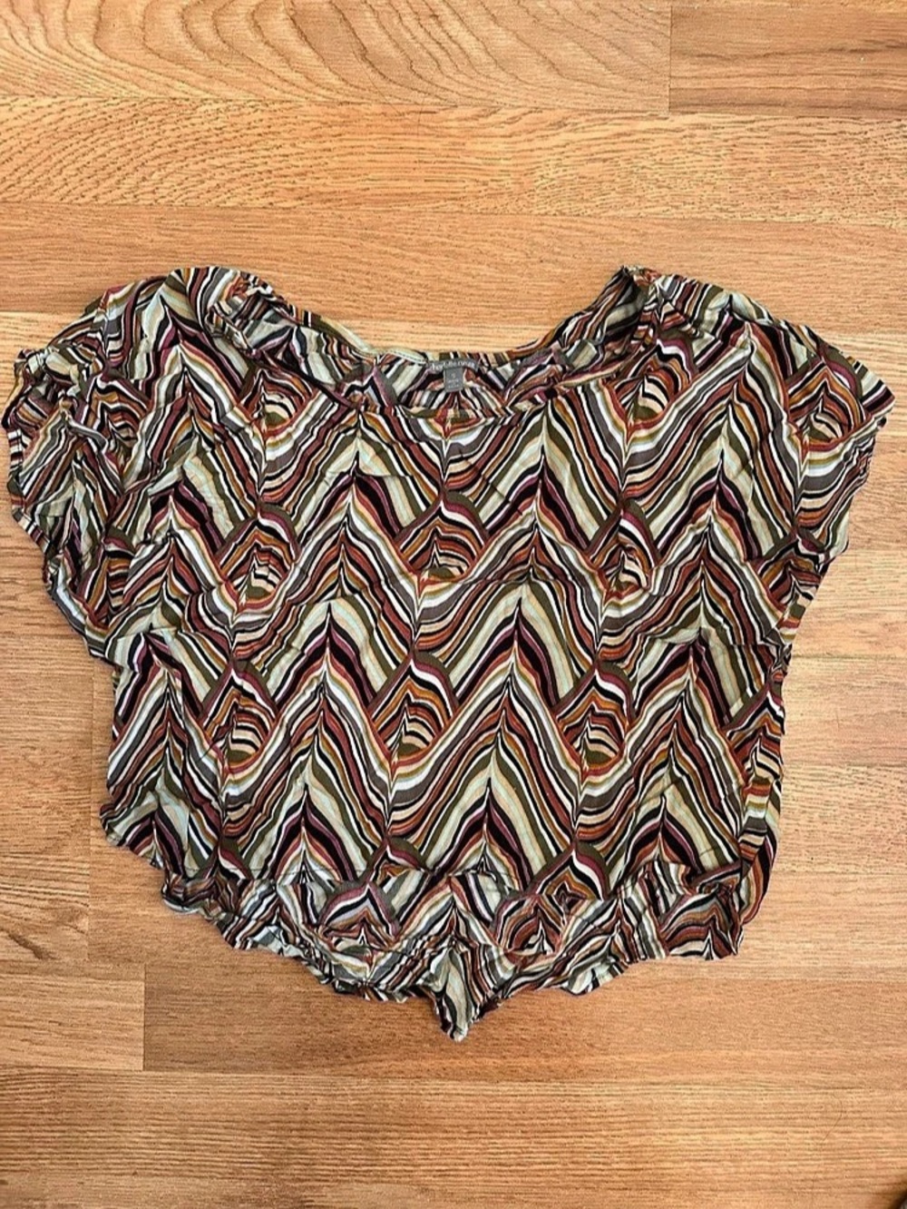 Charlotte Russe Geometric Short Sleeve Top in Brown & Multicolor Size Small